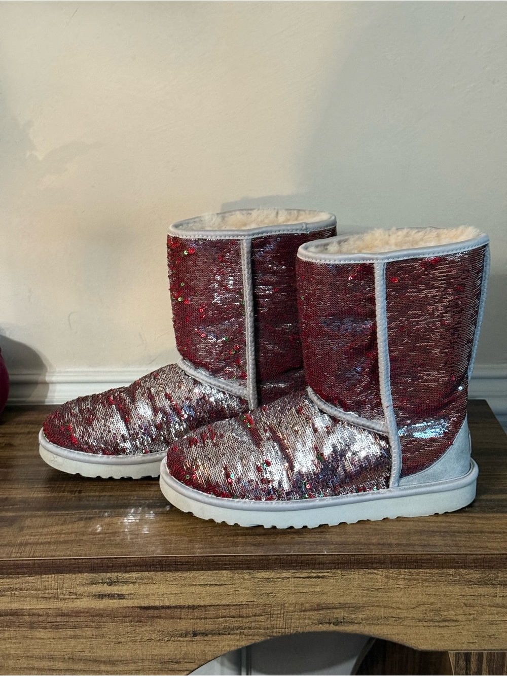 UGG Sequin Boots Red Green Christmas Holiday Sparkle Winter Size 8 Women - Picture 3 of 6